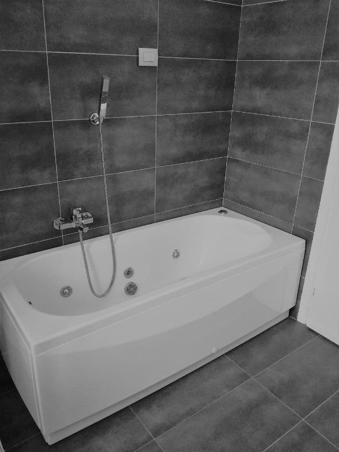 Casale Cadeloro Apartment Nebbiuno ภายนอก รูปภาพ